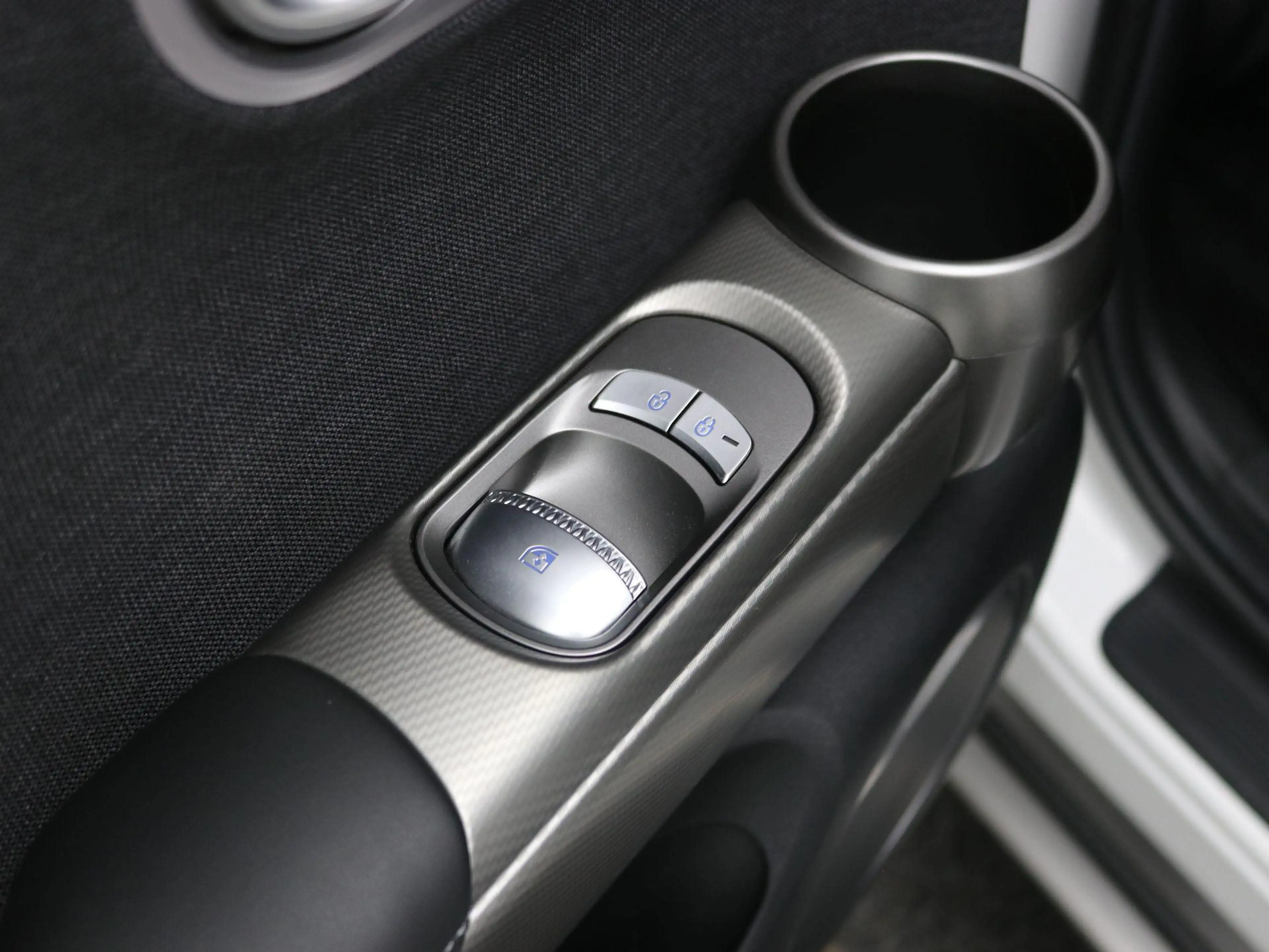 Genesis GV60 Long Range Dual Motor Premium 77,4 kWh AWD / SoH 1 — photo 23