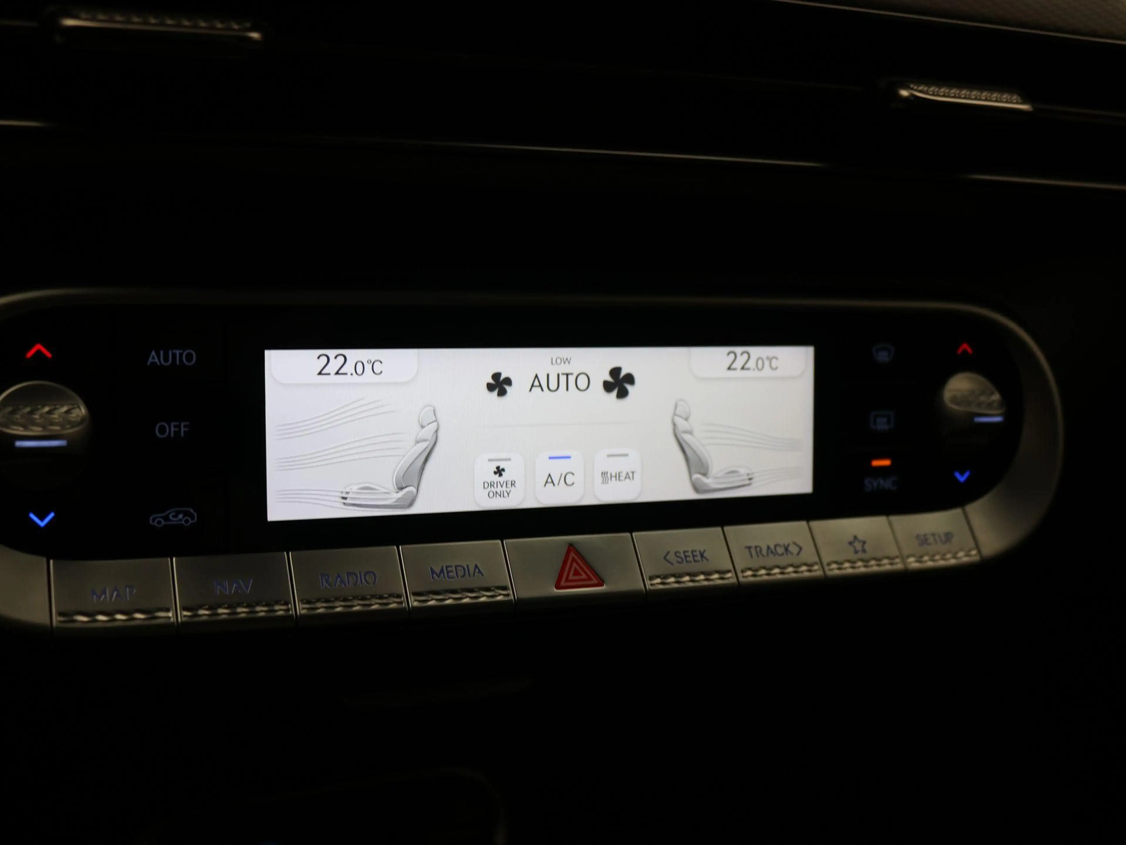 Genesis GV60 Long Range Dual Motor Premium 77,4 kWh AWD / SoH 1 — photo 38