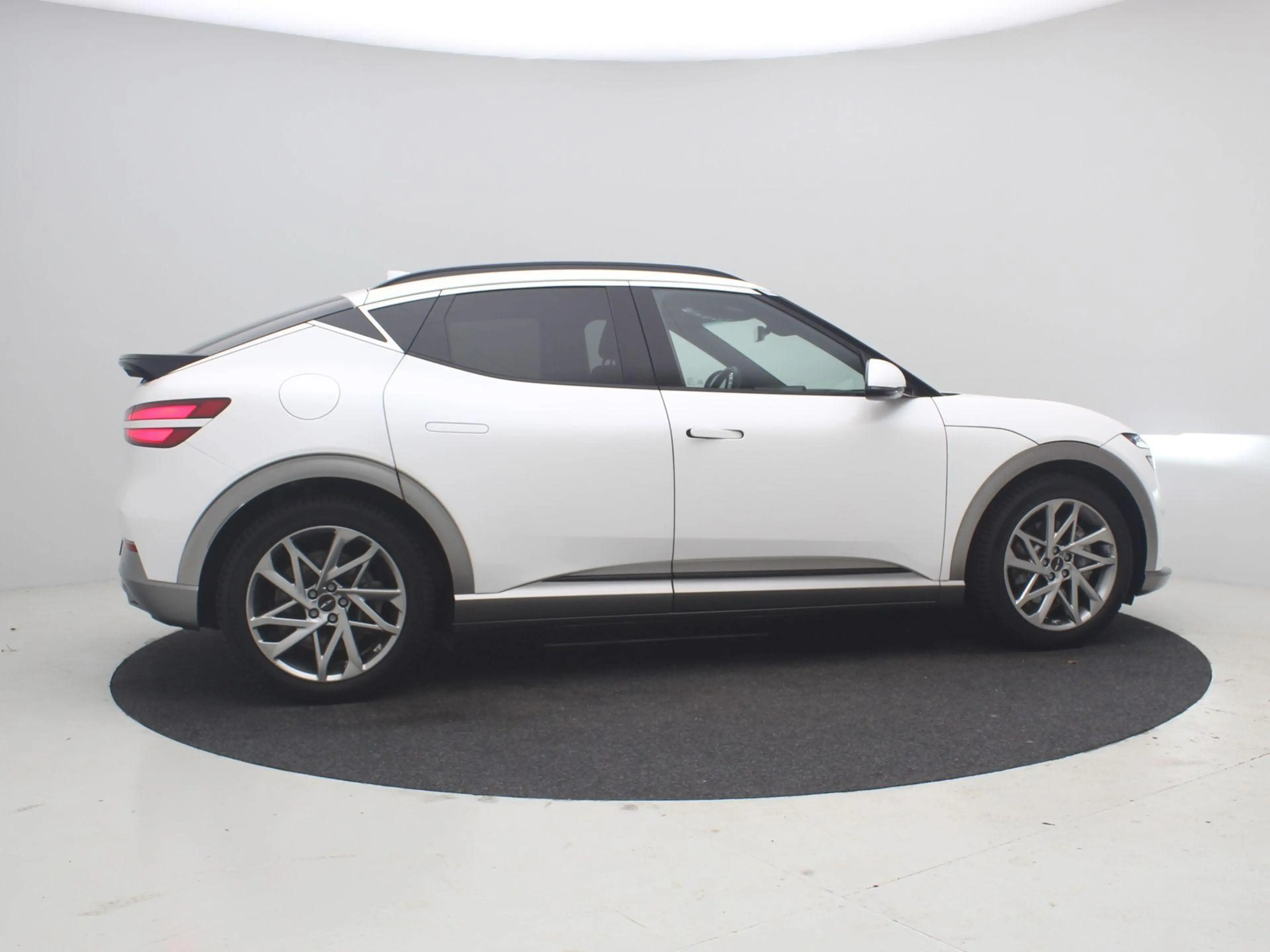 Genesis GV60 Long Range Dual Motor Premium 77,4 kWh AWD / SoH 1 — photo 12