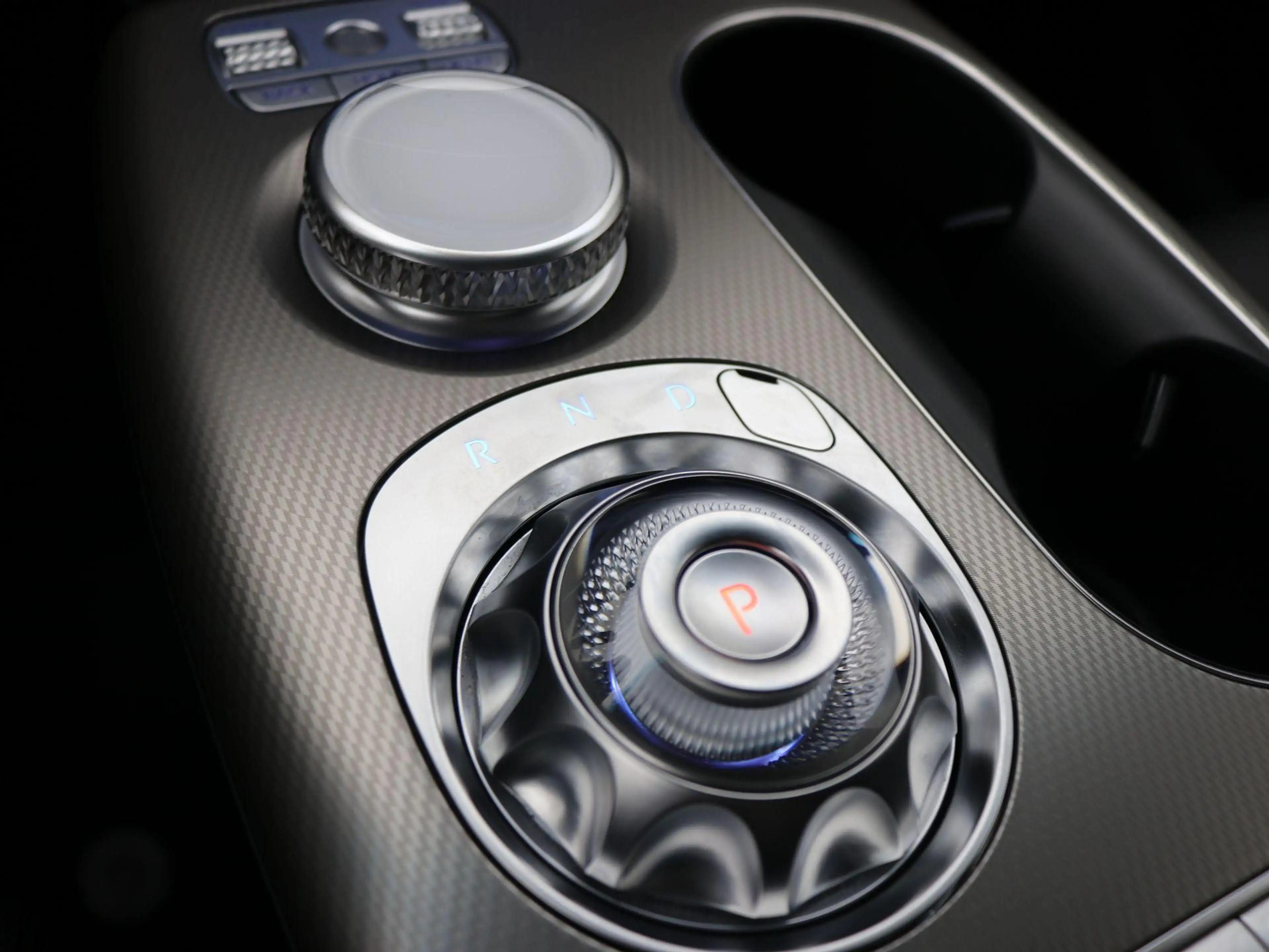 Genesis GV60 Long Range Dual Motor Premium 77,4 kWh AWD / SoH 1 — photo 14