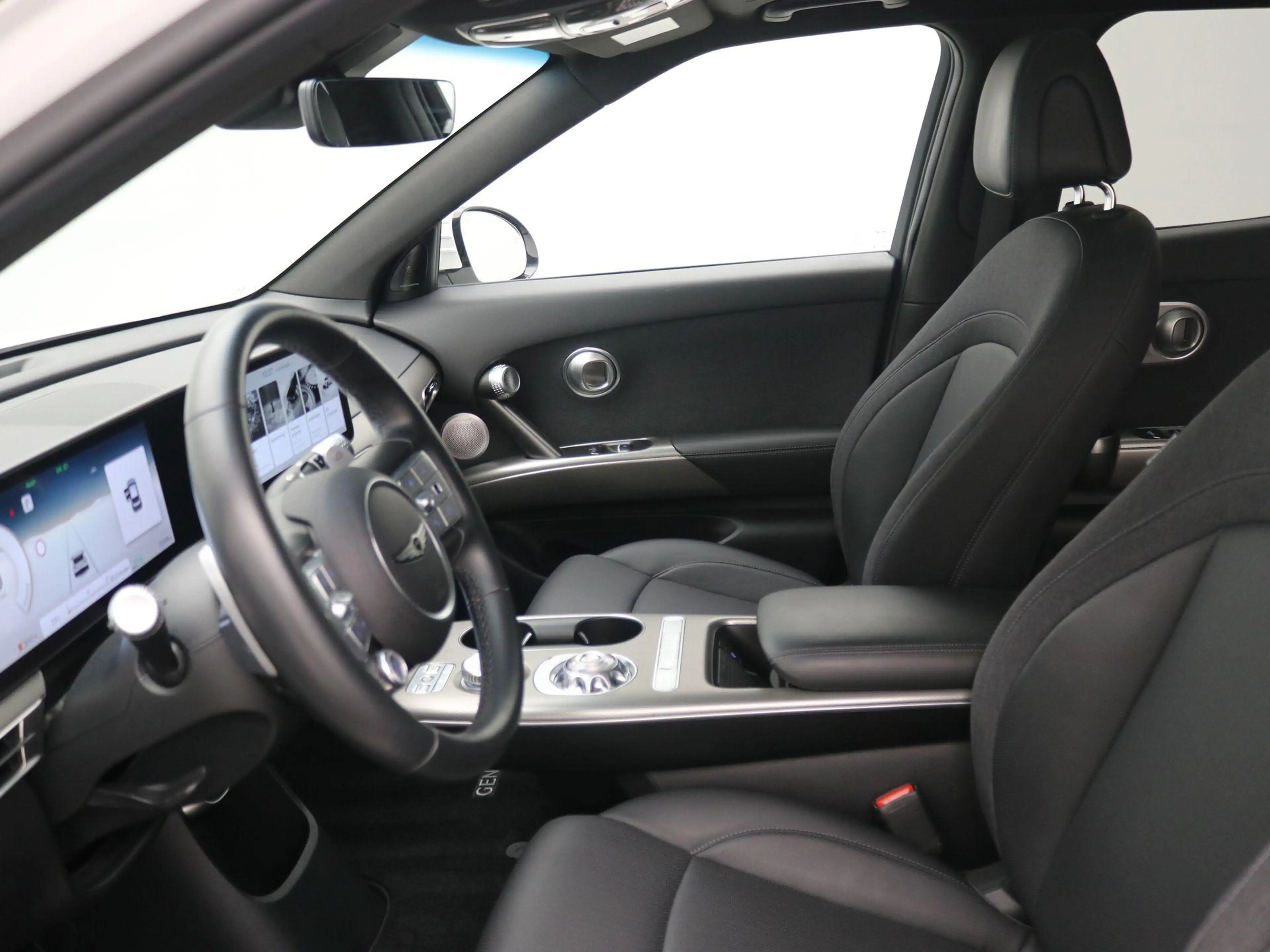 Genesis GV60 Long Range Dual Motor Premium 77,4 kWh AWD / SoH 1 — photo 5