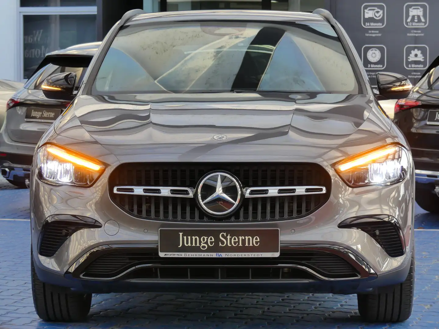 Mercedes-Benz GLA 180 GLA 180 Progressive +MemorySitz+AHK+R-Kamera+LED Grau - 2