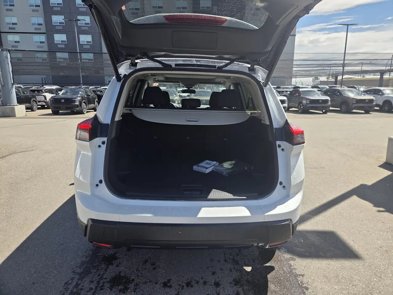 Nissan Rogue снимка Nissan Rogue