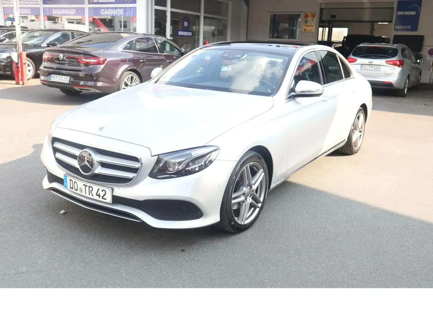 Mercedes-Benz E 220 d Navi Tempo Memory SHZ Panoo Scheckheftge Grijs - 2