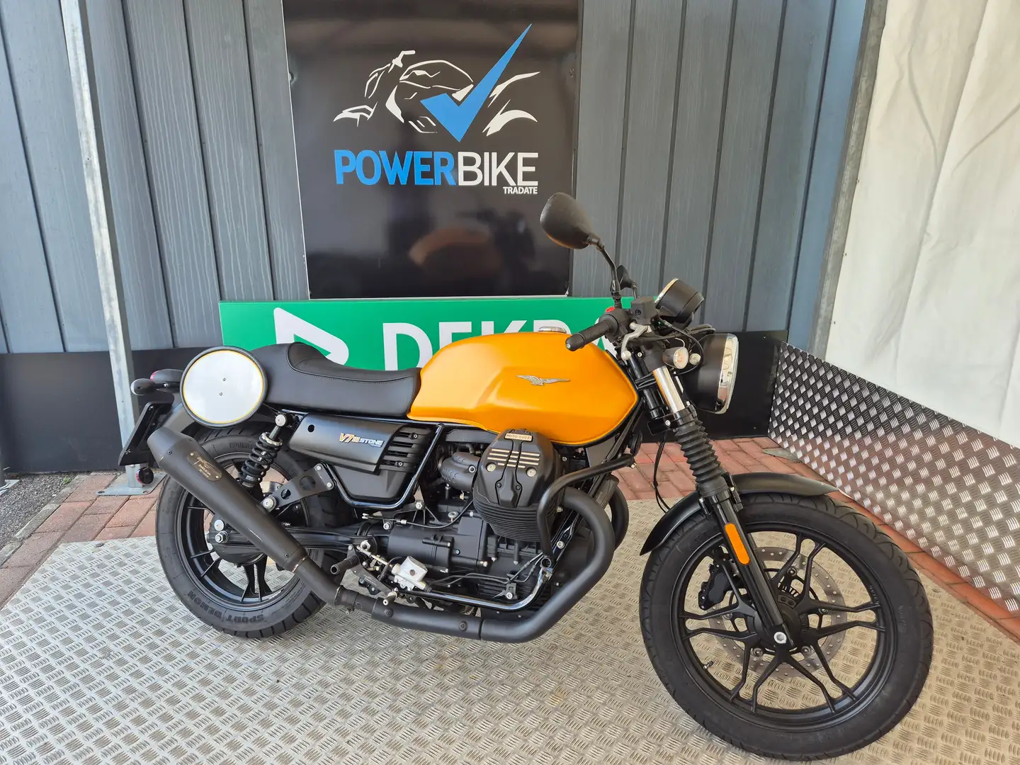 Moto Guzzi V 7 III STONE ABS Giallo - 2