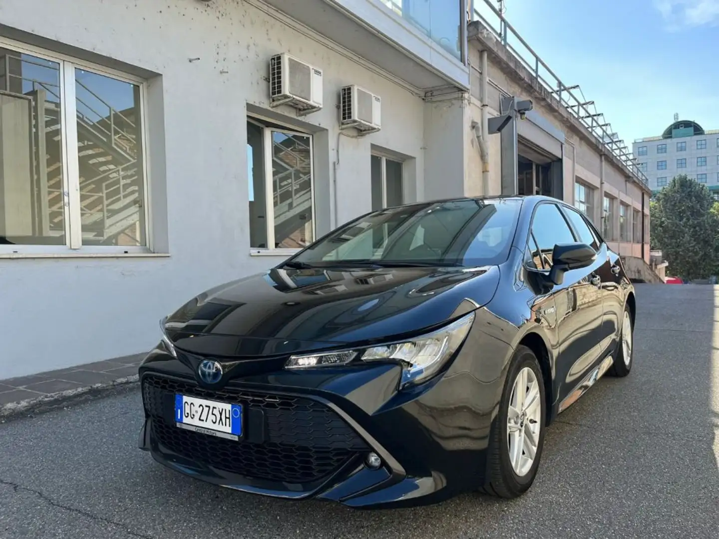 Toyota Corolla 1.8 Hybrid Active Gris - 1