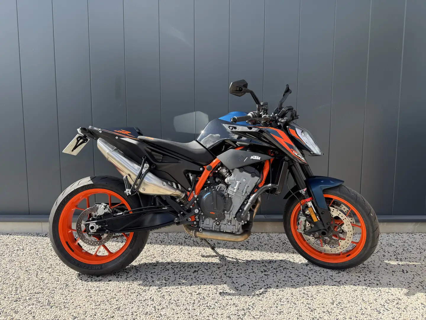 KTM 890 Duke R - 1