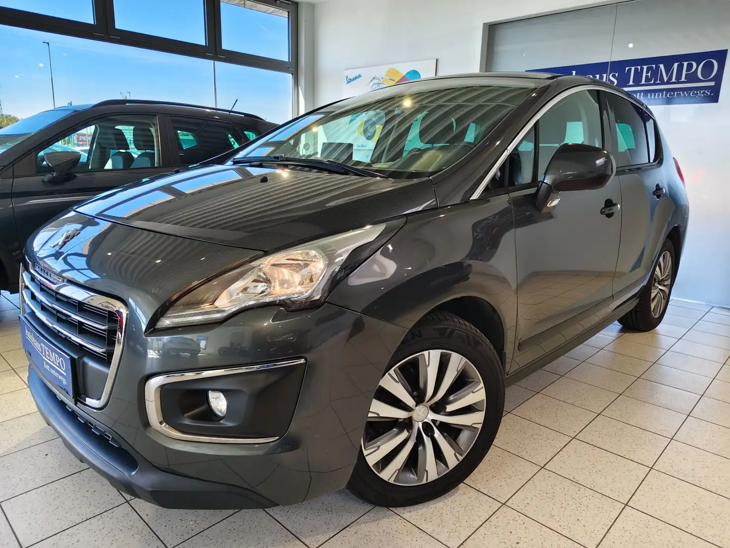 Peugeot 3008 1,6 BlueHDi 120 S&S EAT6 Business Line Grau - 1