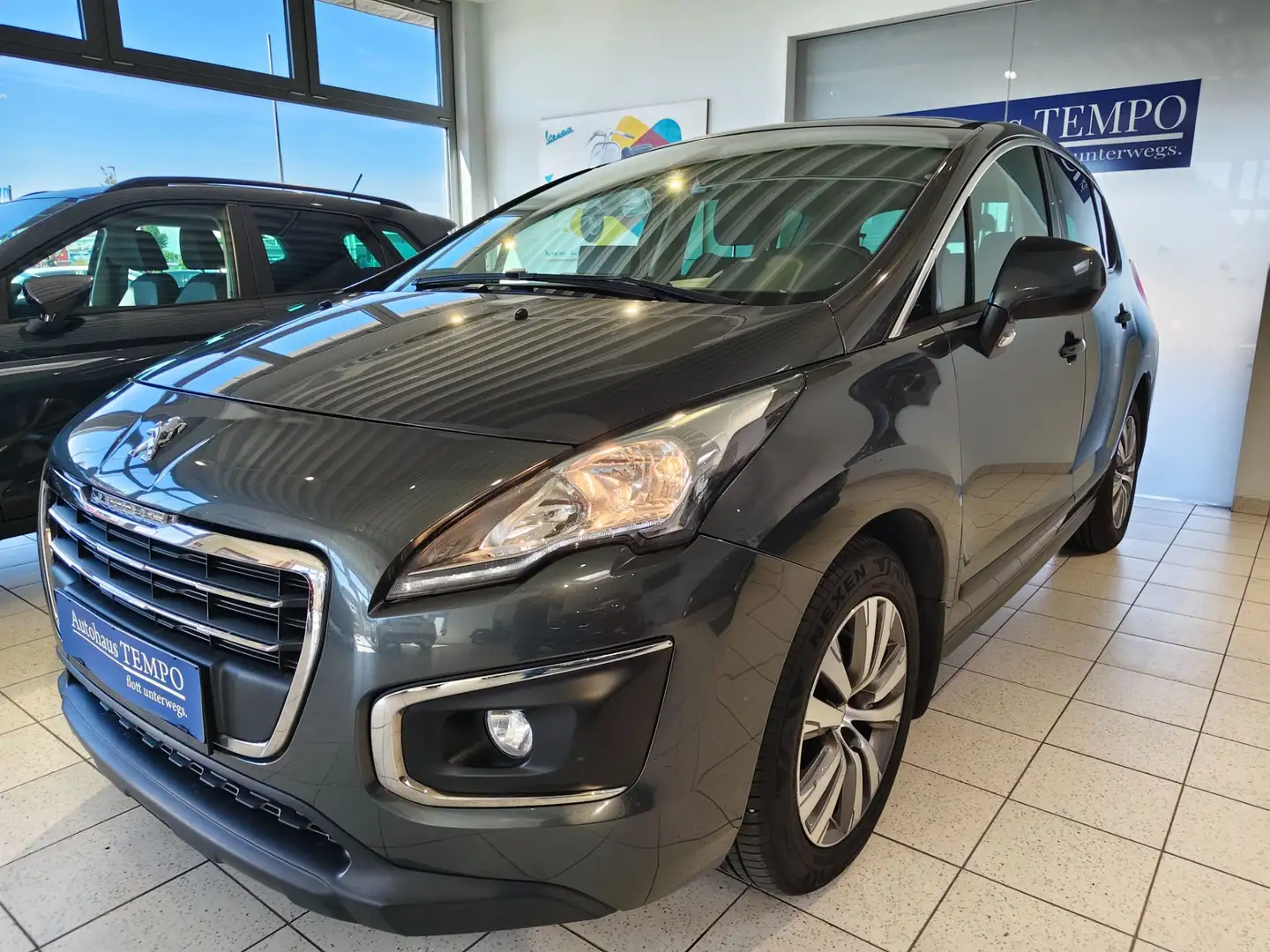 Peugeot 3008 1,6 BlueHDi 120 S&S EAT6 Business Line Grau - 2