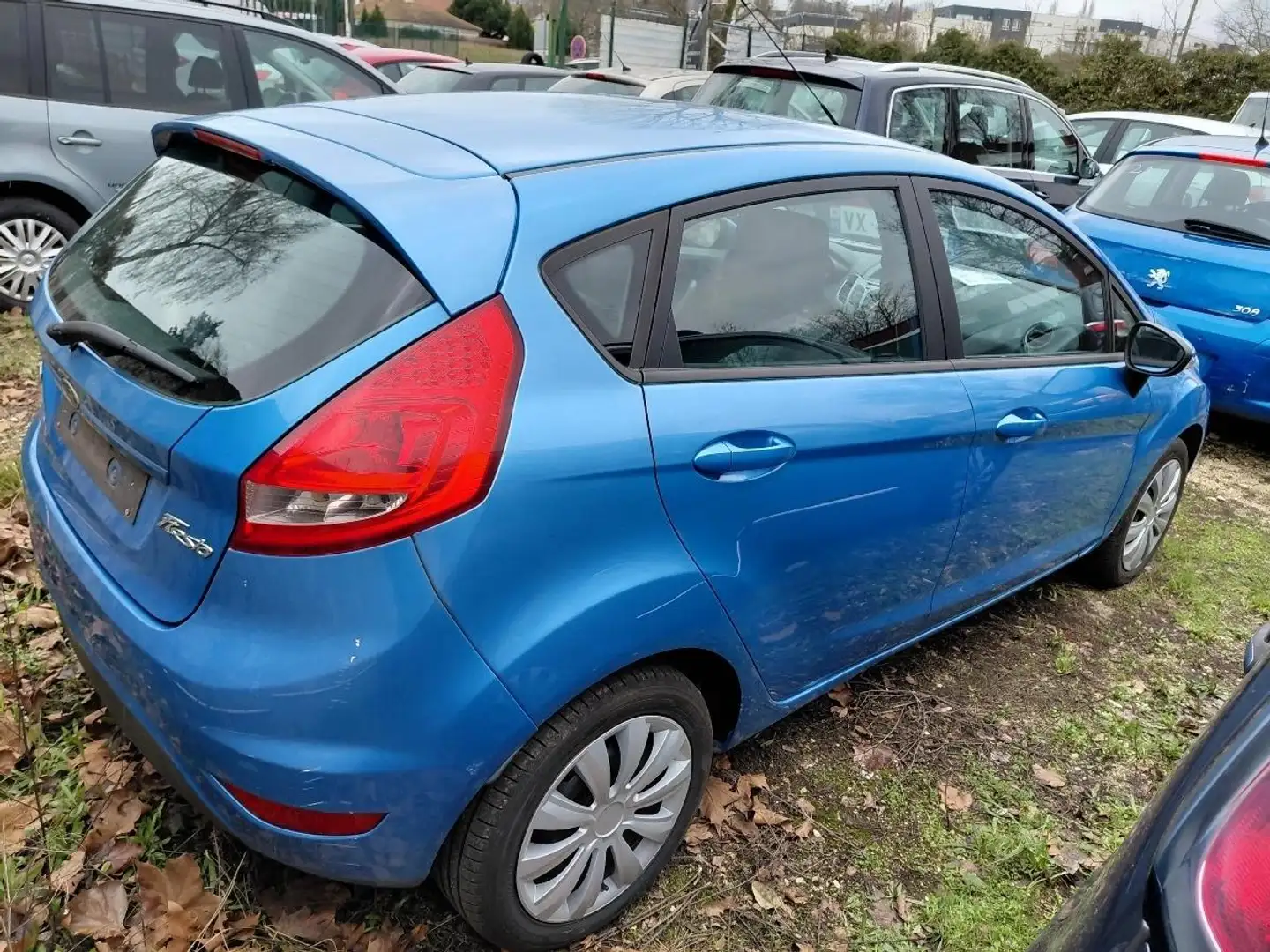 Ford Fiesta 1.4 TDCI 70 AMBIENTE - 2