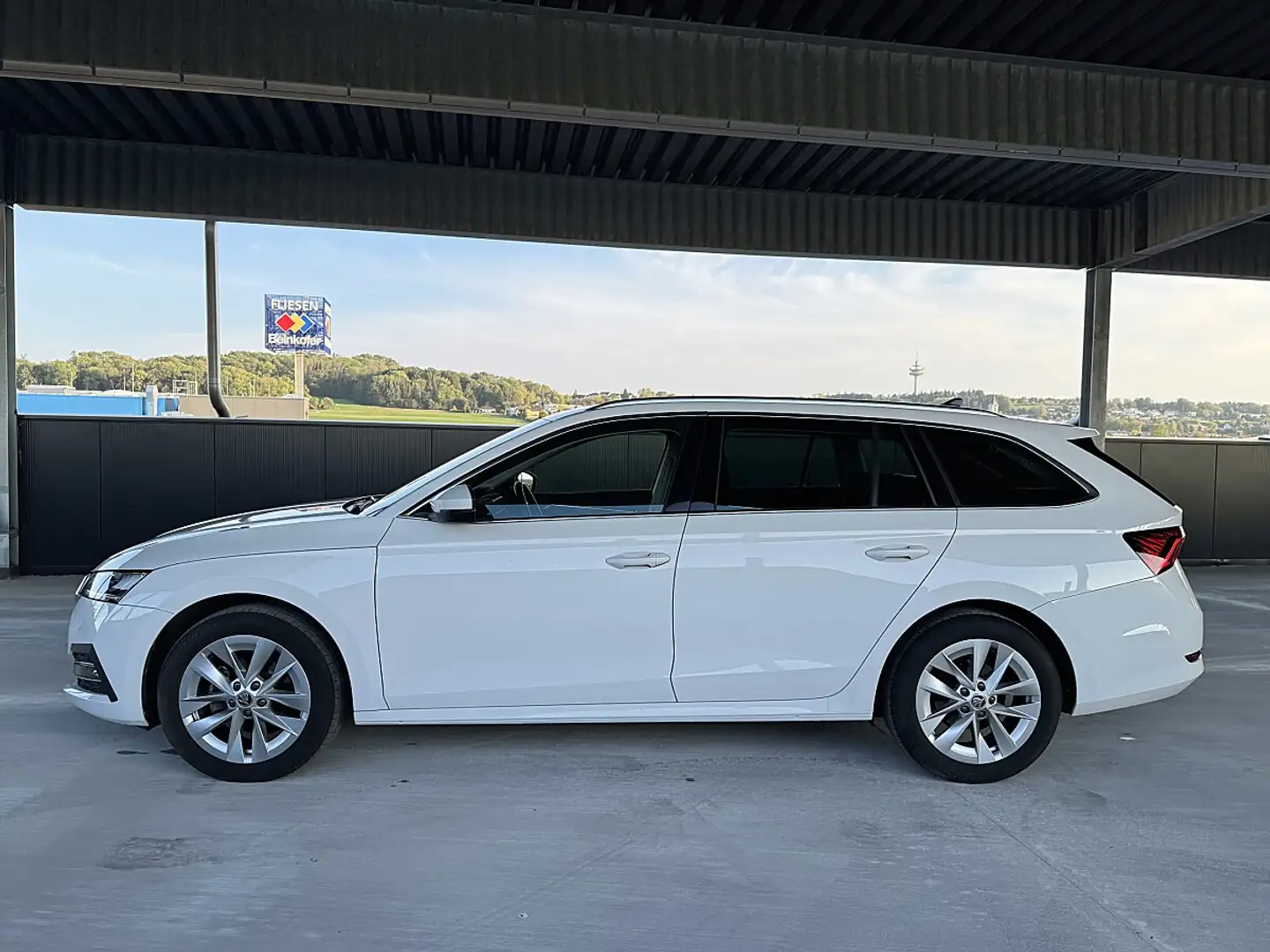 Skoda Octavia Combi Style 2.0 TDI *AHK *HUD *E-SITZE *ACC Weiß - 2