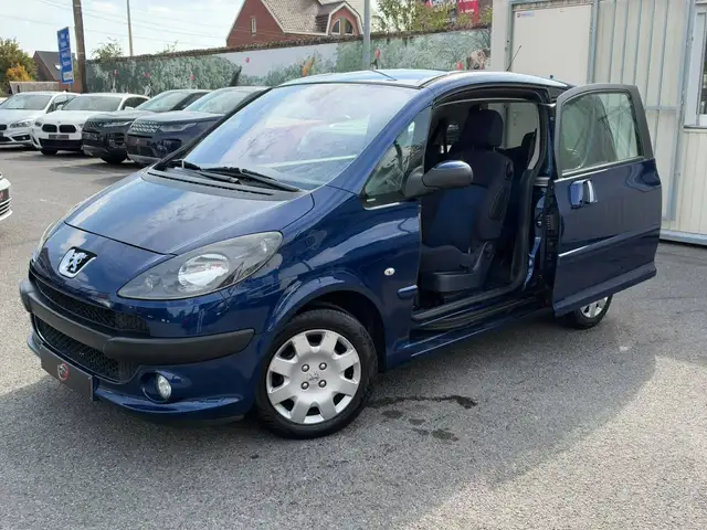 Peugeot 1007 1007 1.6i / AUTOMATIQUE / CLIM / PDC / ATTACHE REMORQUE