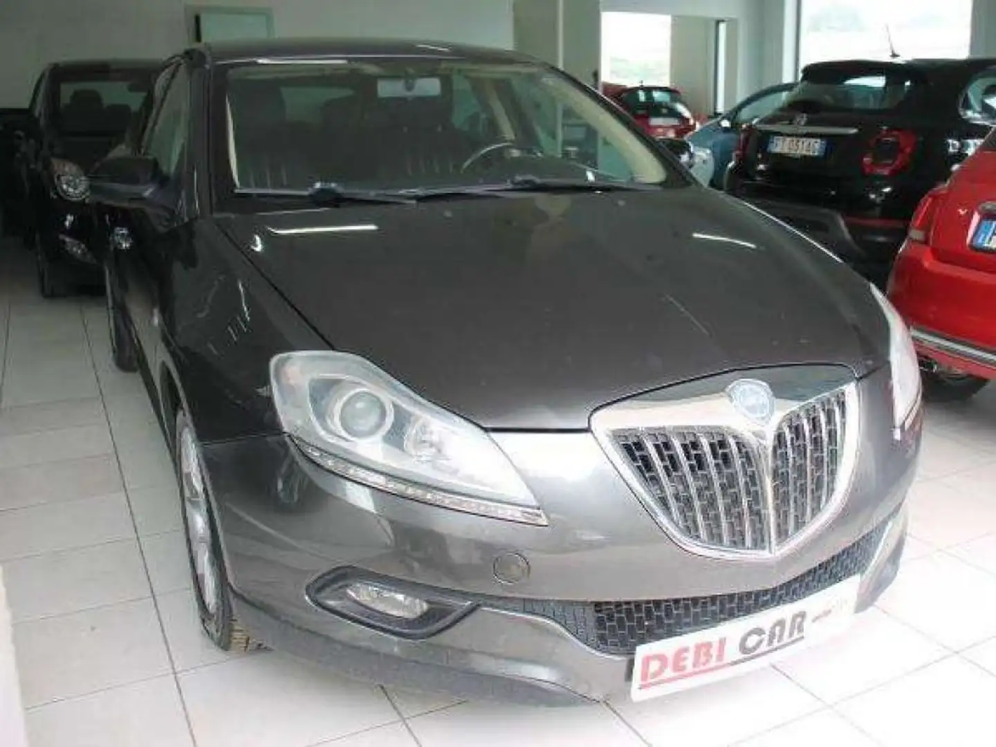 Lancia Delta 16 mjet Gris - 1