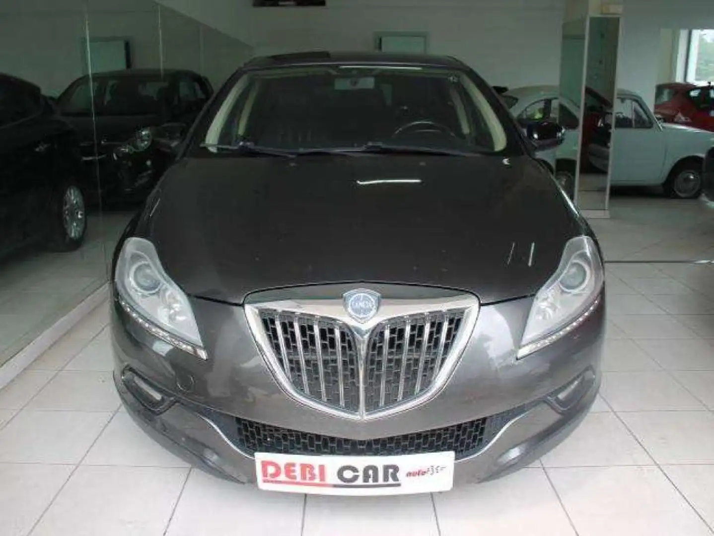 Lancia Delta 16 mjet Gris - 2