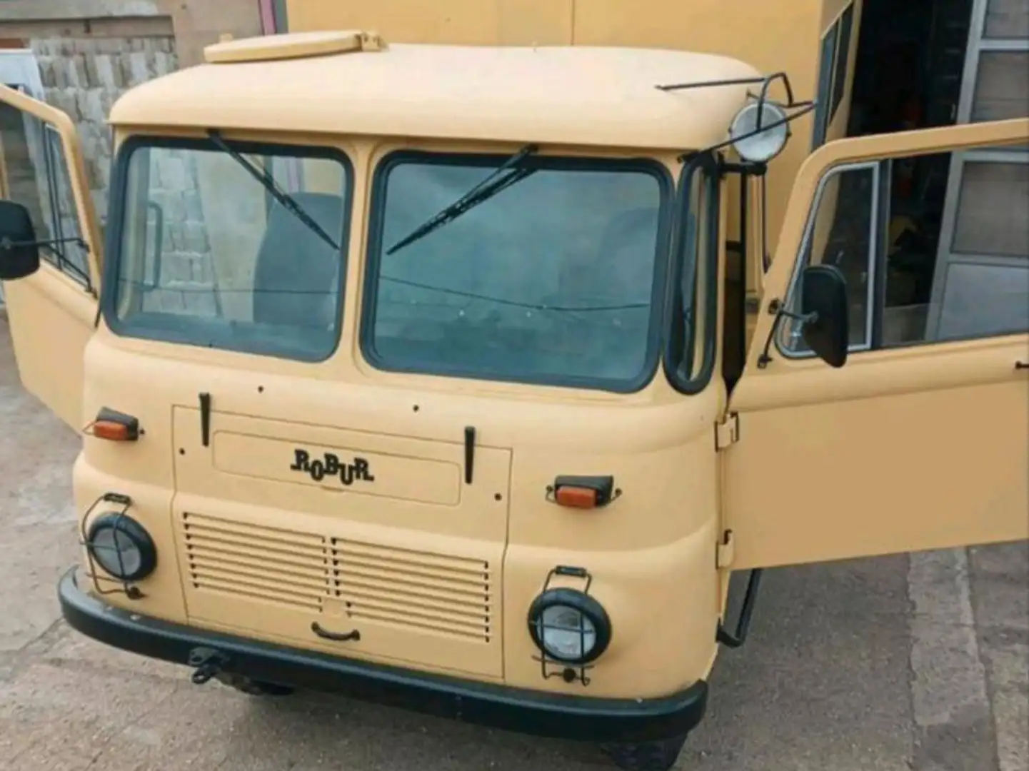 Другие Wohnmobil Oldtimer Robur Бежевый  - 1