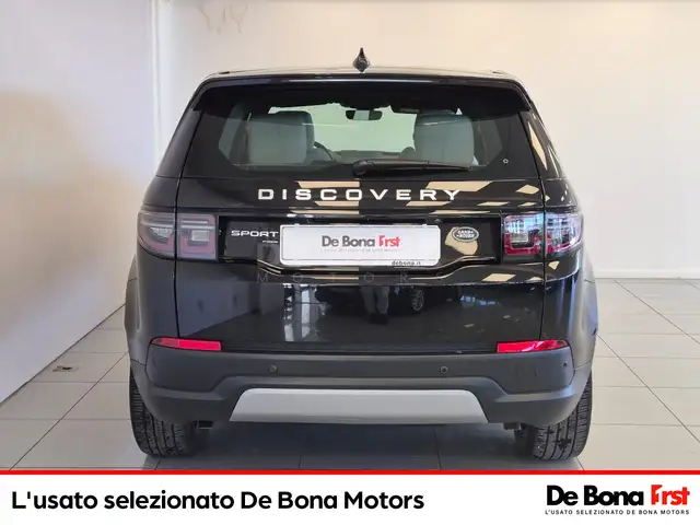 Land Rover Discovery Sport view 5