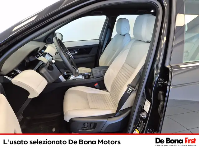 Land Rover Discovery Sport view 7