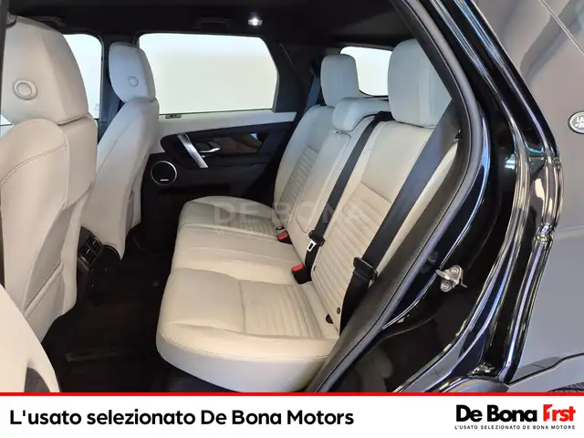Land Rover Discovery Sport view 8