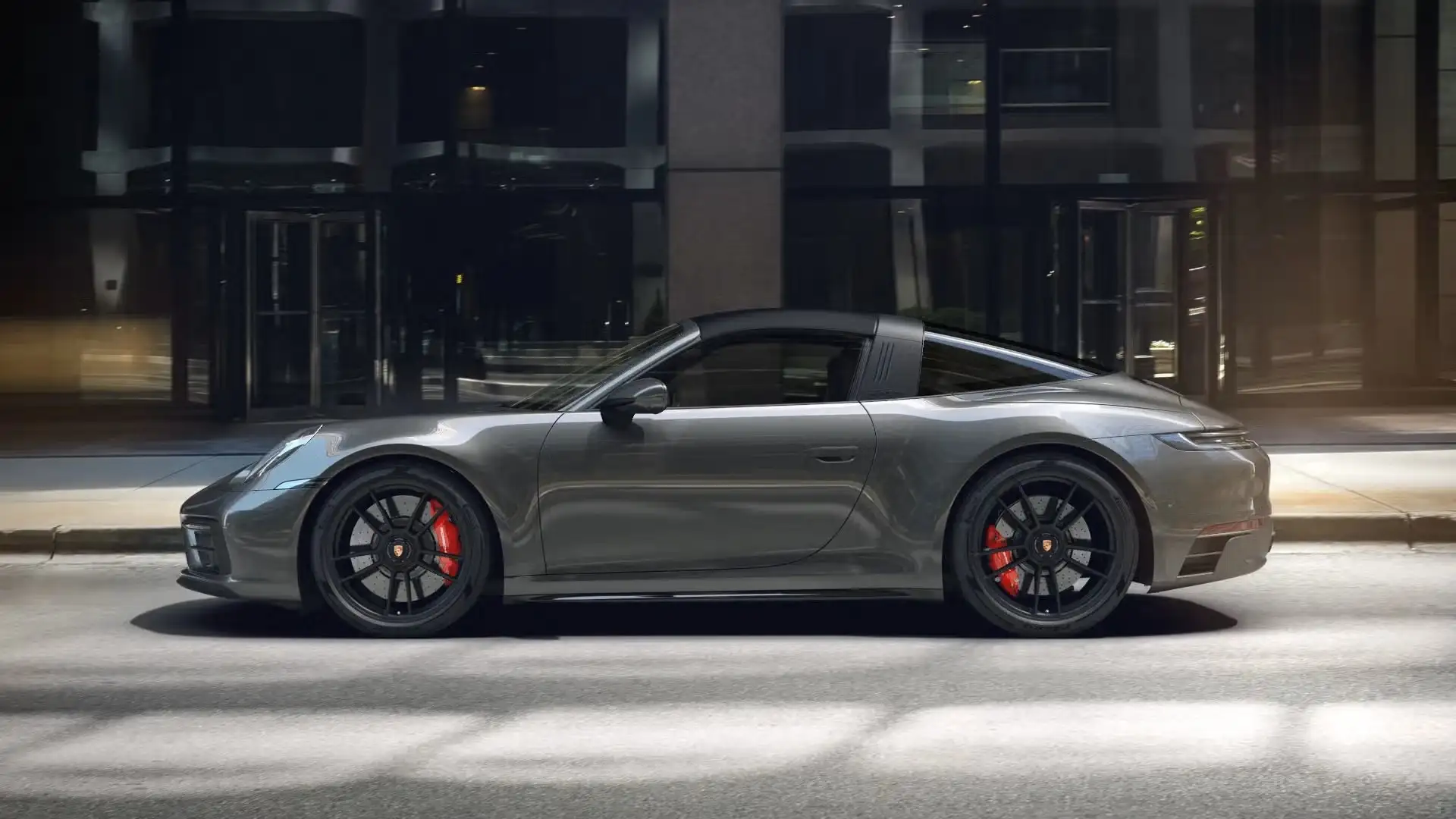 Porsche 992 Targa 4 GTS Grijs - 2