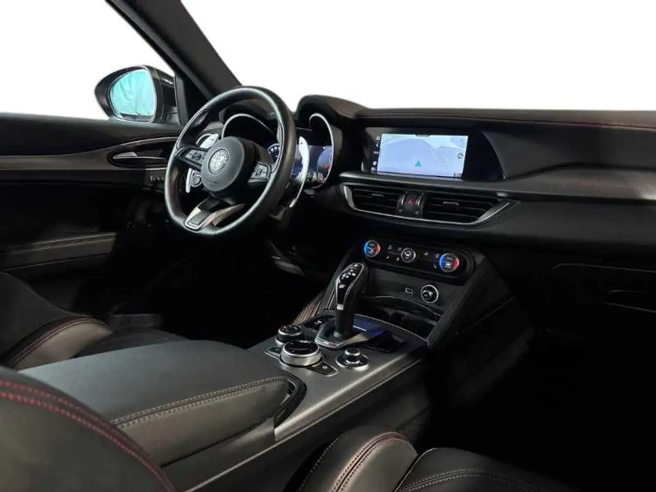 Alfa Romeo Stelvio 2023 — фото 15