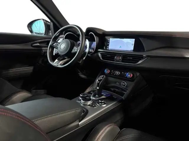 Alfa Romeo Stelvio view 15