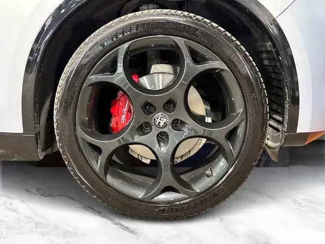 Alfa Romeo Stelvio view 8