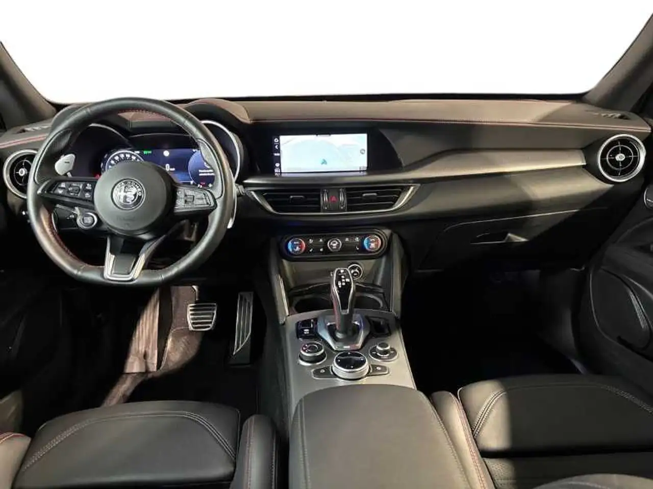 Alfa Romeo Stelvio 2023 — фото 13
