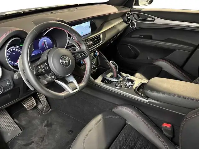 Alfa Romeo Stelvio view 11