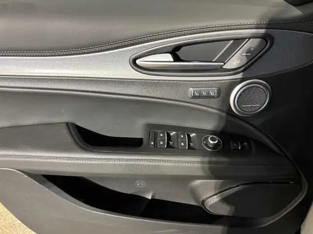 Alfa Romeo Stelvio view 10