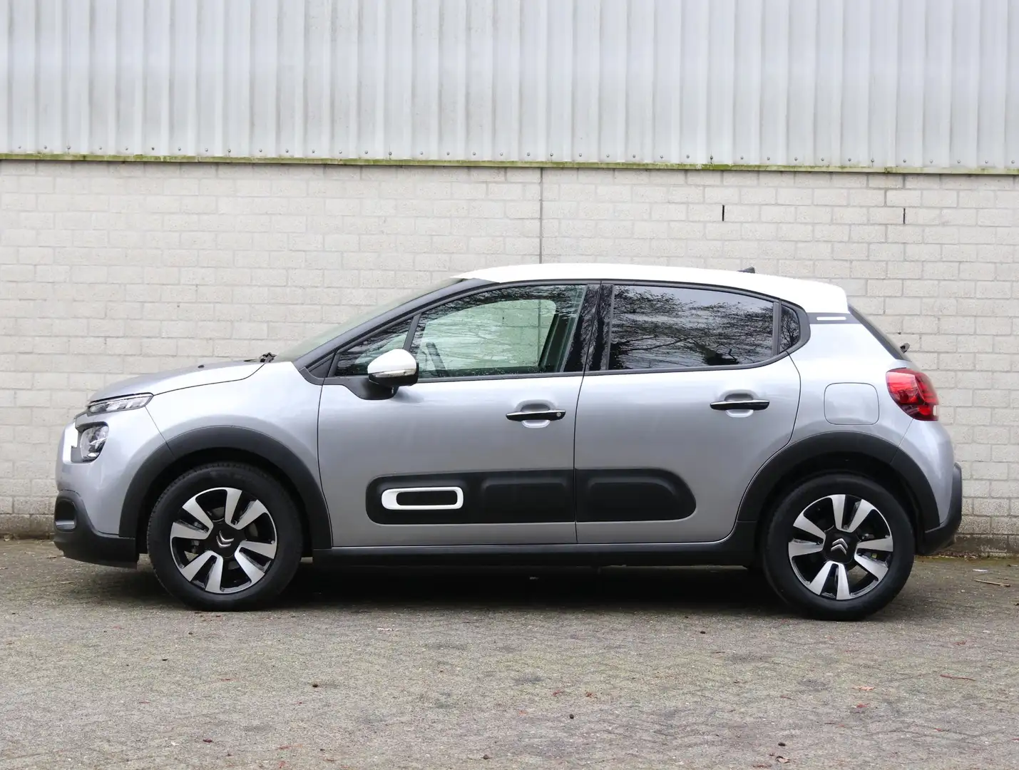 Citroen C3 110pk Feel Edition | Climate | Navigatie | Parkeer Grijs - 2