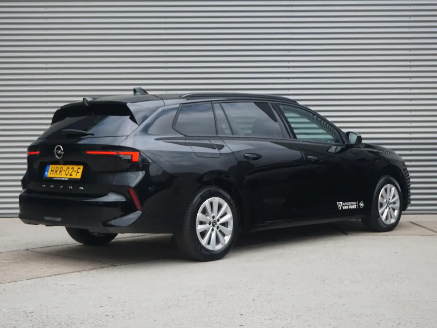 Opel Astra Sports Tourer 1.2 Turbo Business Edition Zwart - 2