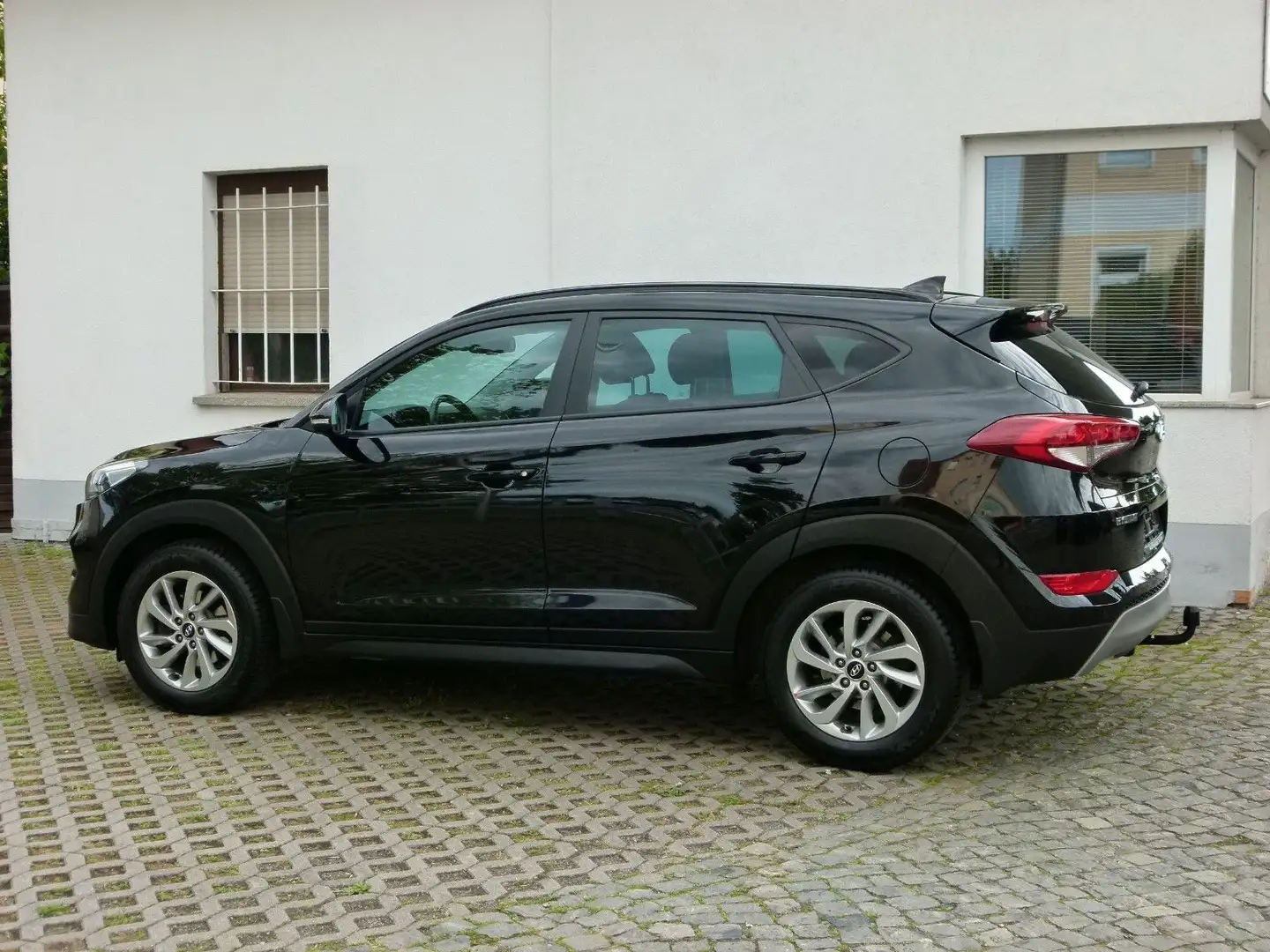 Hyundai TUCSON Automatik 1.Hand AHK Panorama +GARANTIE+ Schwarz - 2