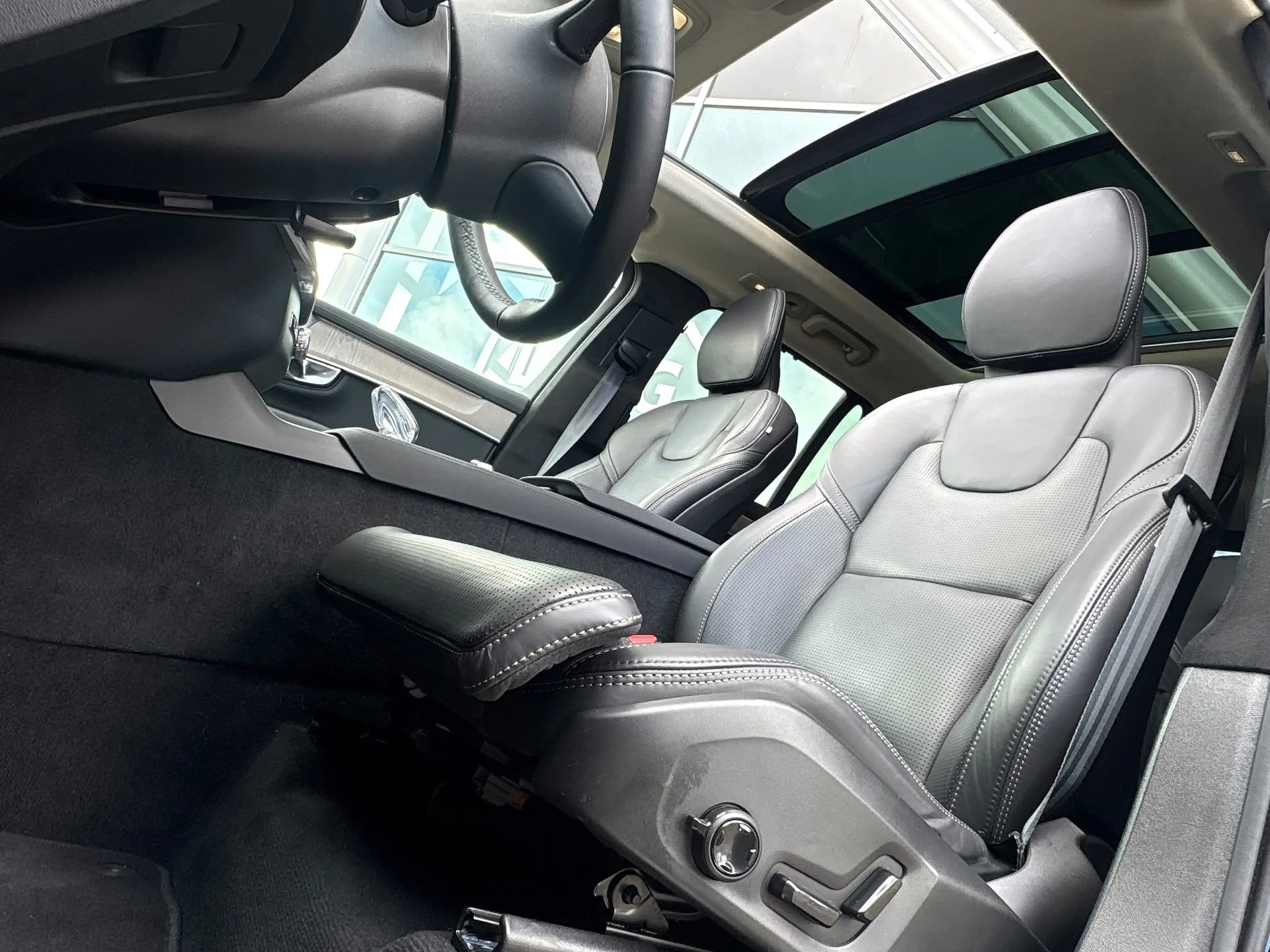 Volvo XC90 2.0 T8 Plug-in hybrid AWD Ultra Bright 455pk Lucht — photo 36