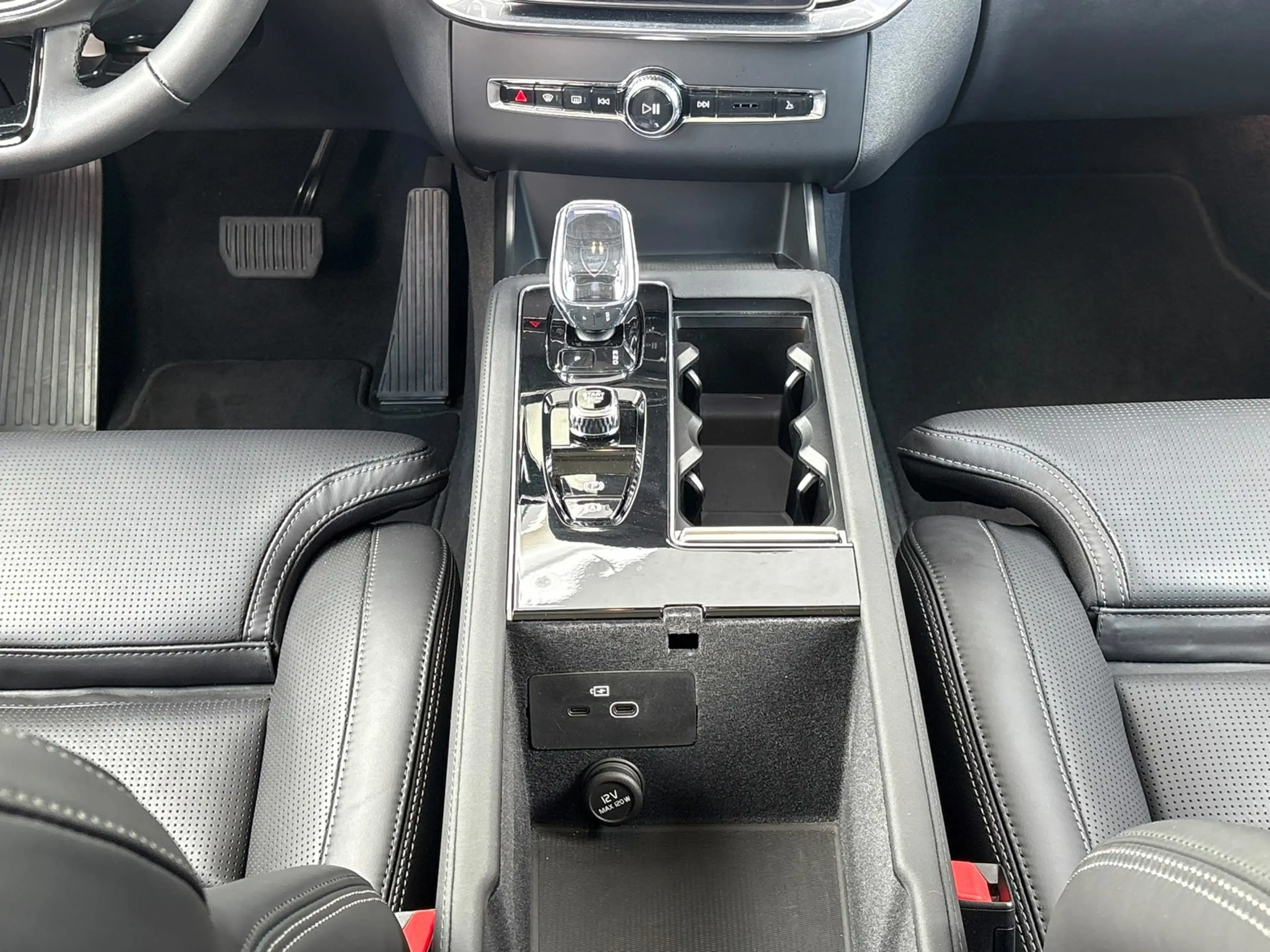 Volvo XC90 2.0 T8 Plug-in hybrid AWD Ultra Bright 455pk Lucht — photo 24