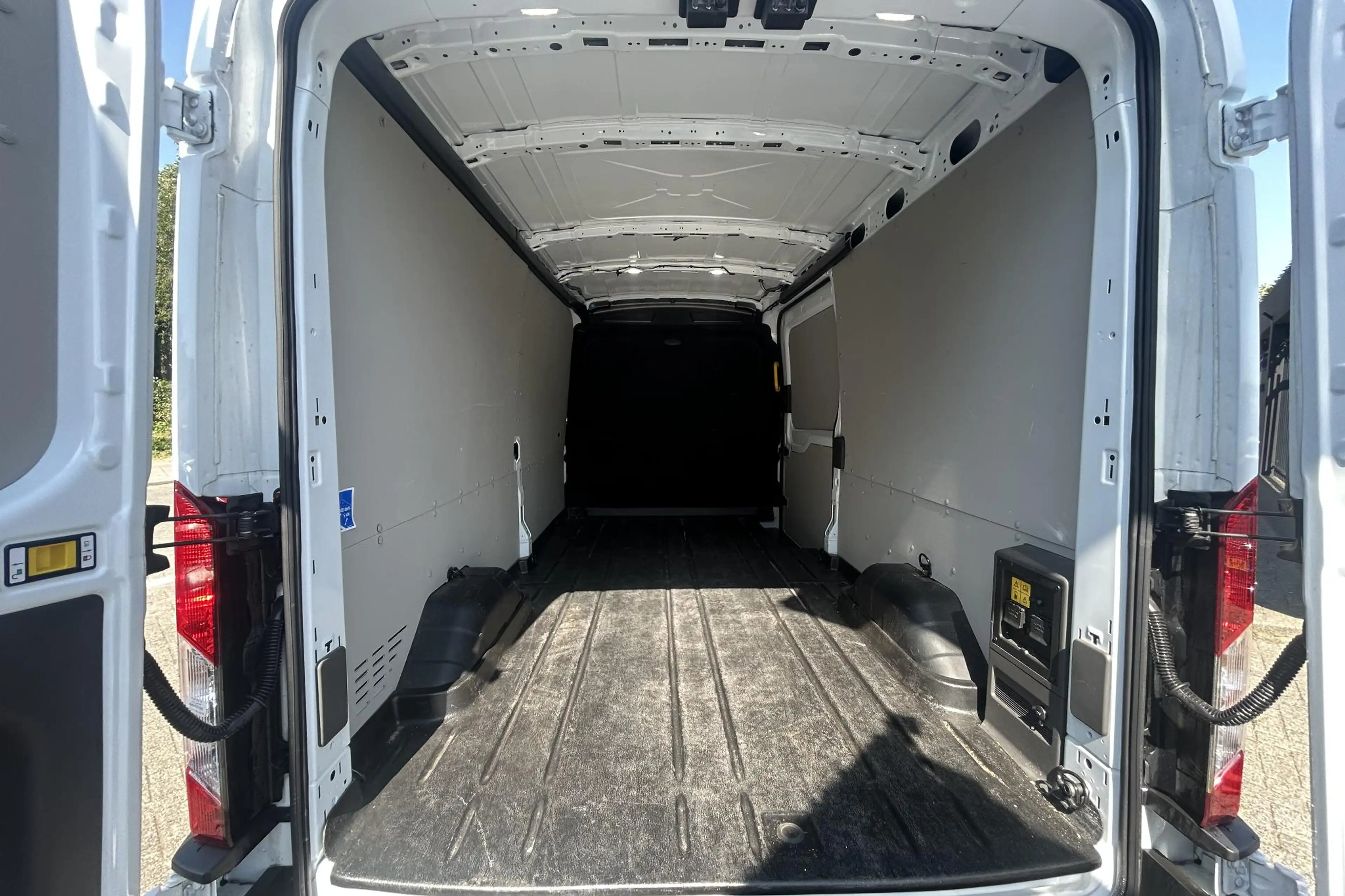 Ford E-Transit 350 L3H2 Trend 68 kWh | Operationele lease v.a. € — photo 7