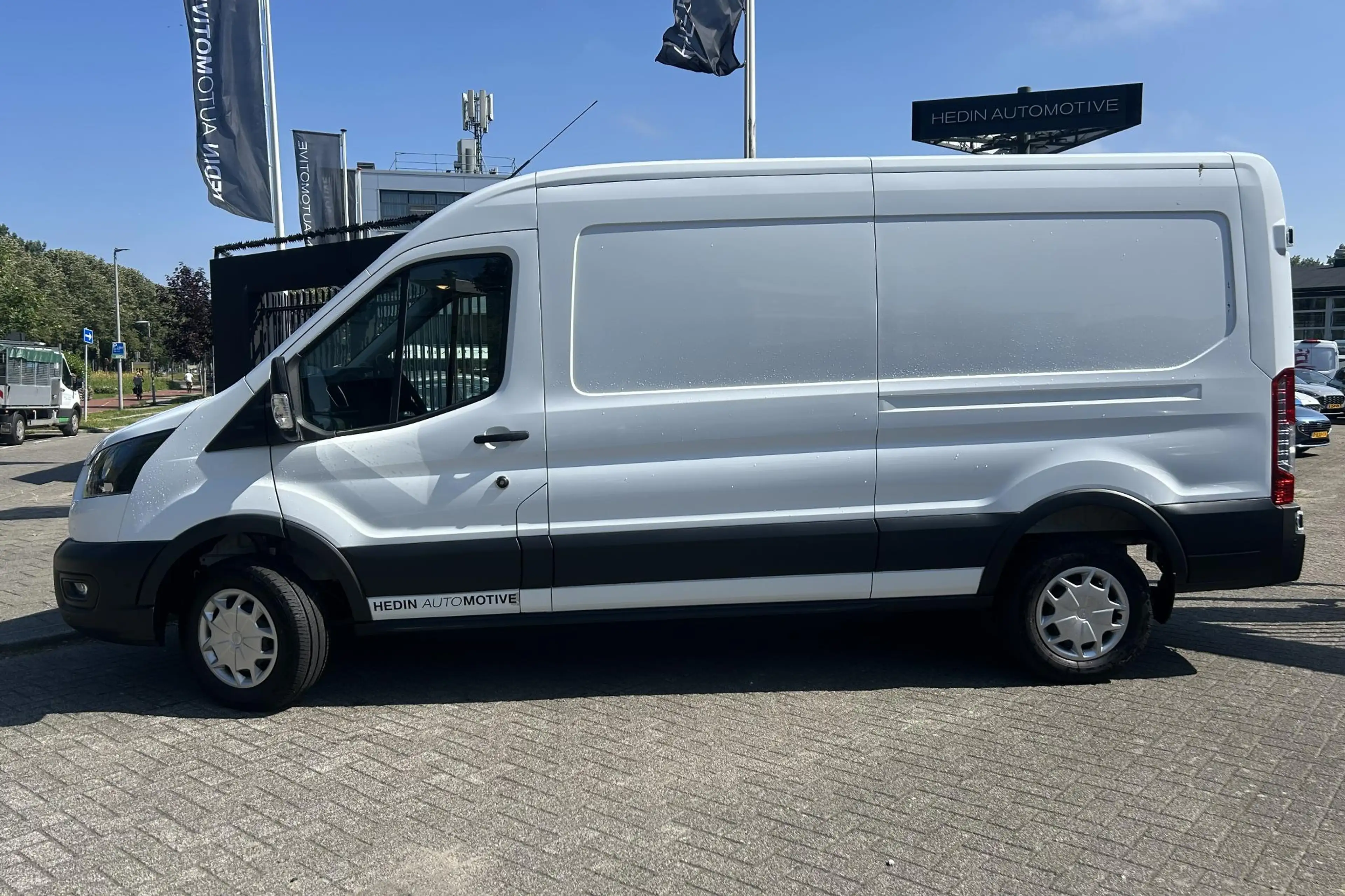 Ford E-Transit 350 L3H2 Trend 68 kWh | Operationele lease v.a. € — photo 2