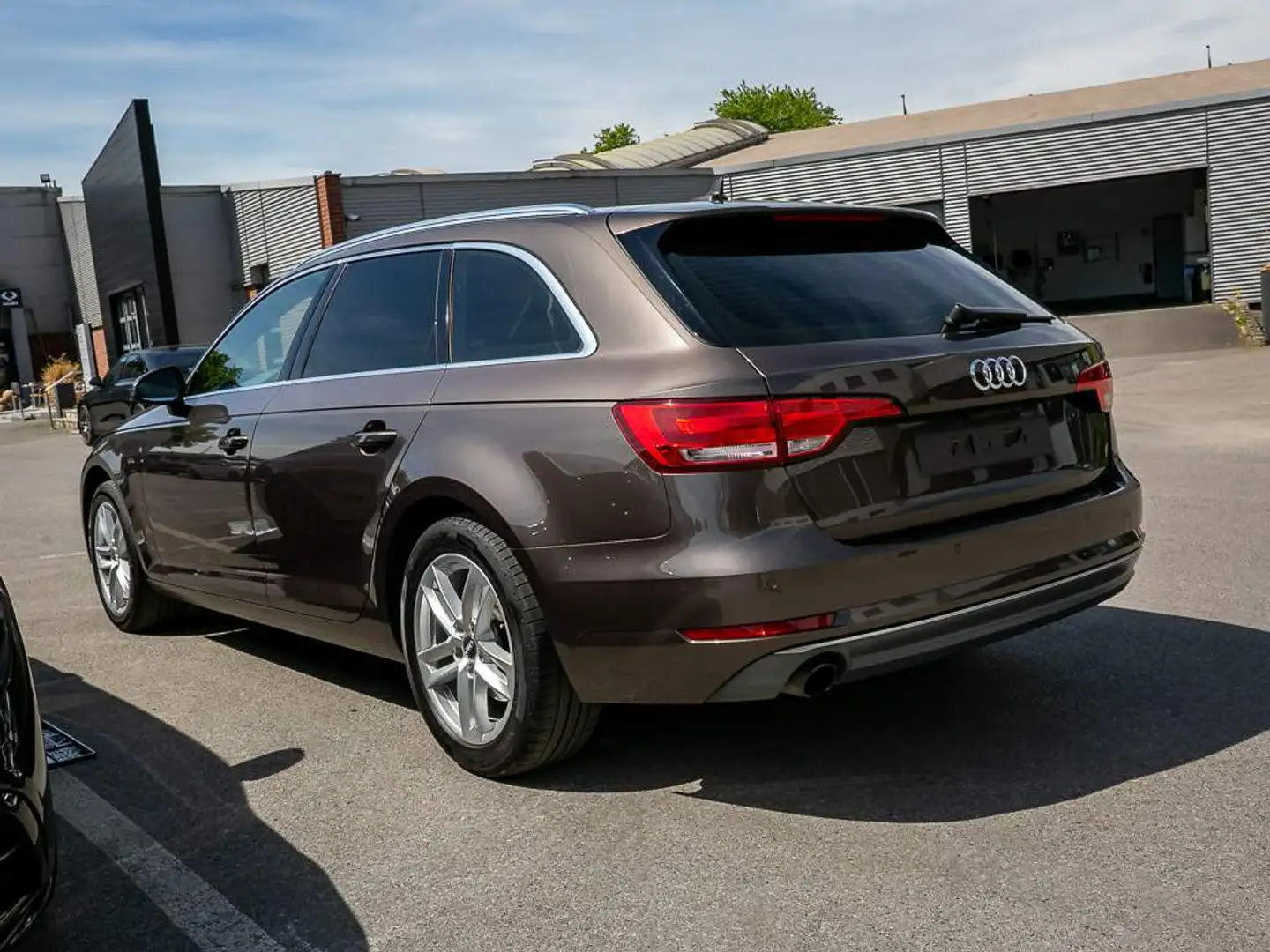 Audi A4 AVANT SPORT AHK SOUND NAVI LED Brun - 2