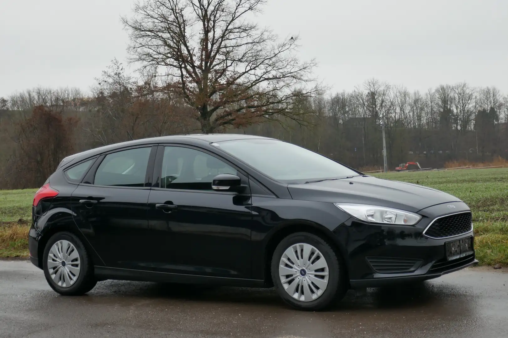 Ford Focus Business, wenig Kilometer!!! Schwarz - 2