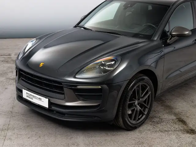 Porsche Macan view 6