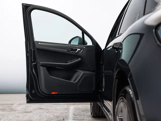 Porsche Macan view 14