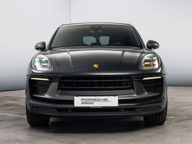 Porsche Macan view 4
