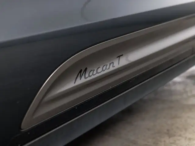 Porsche Macan view 8