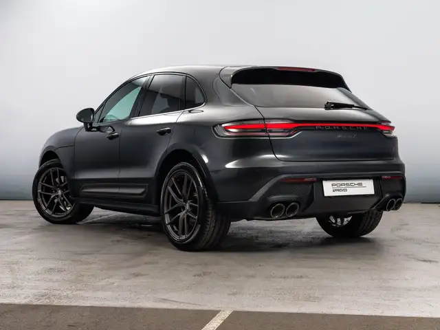 Porsche Macan view 3