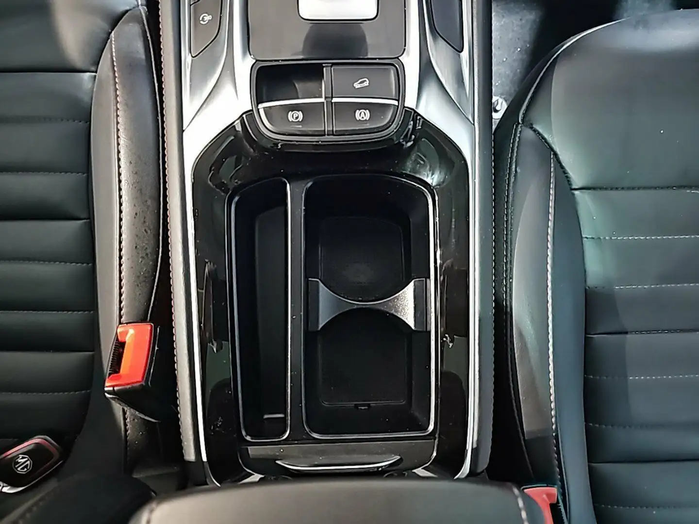 MG HS 1.5 T-GDI Luxury Aut. Negro - 2