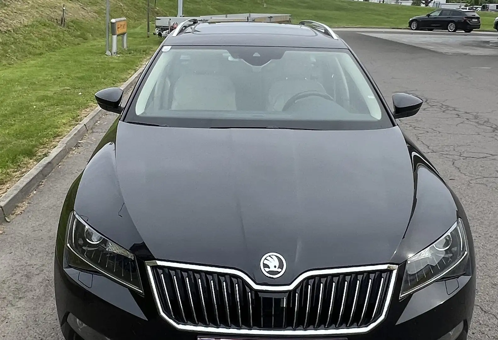 Skoda Superb Kombi 2,0 TDI Style DSG Schwarz - 2