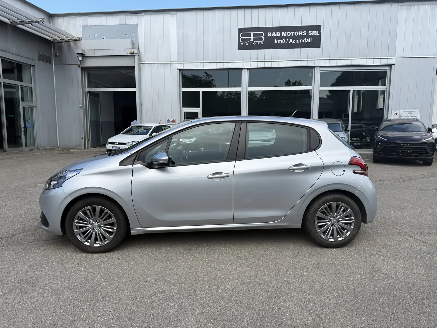 Peugeot 208 208 5p 1.2 puretech 82cv Silber - 2