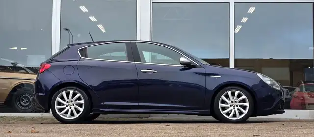 Alfa Romeo Giulietta view 5