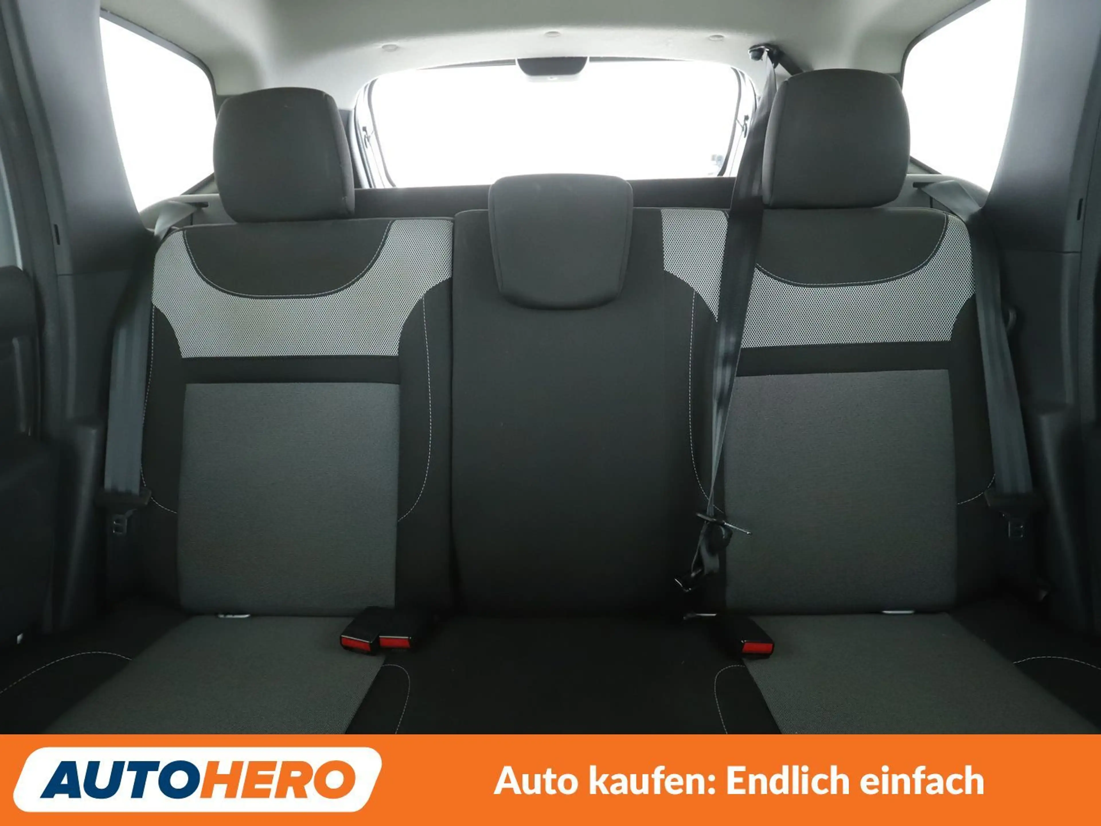 Dacia Duster 1.2 TCe Black Shadow 4x2 *NAVI*TEMPO*PDC* — photo 15