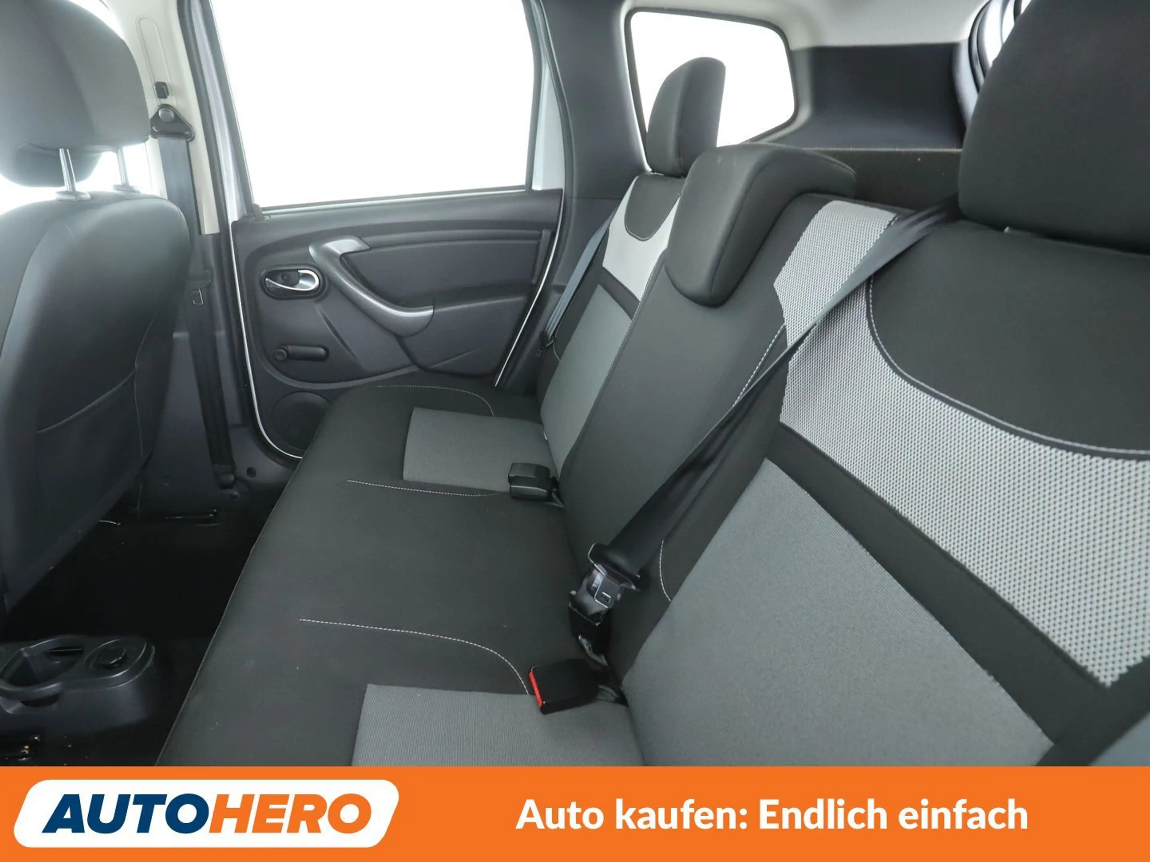 Dacia Duster 1.2 TCe Black Shadow 4x2 *NAVI*TEMPO*PDC* — photo 14