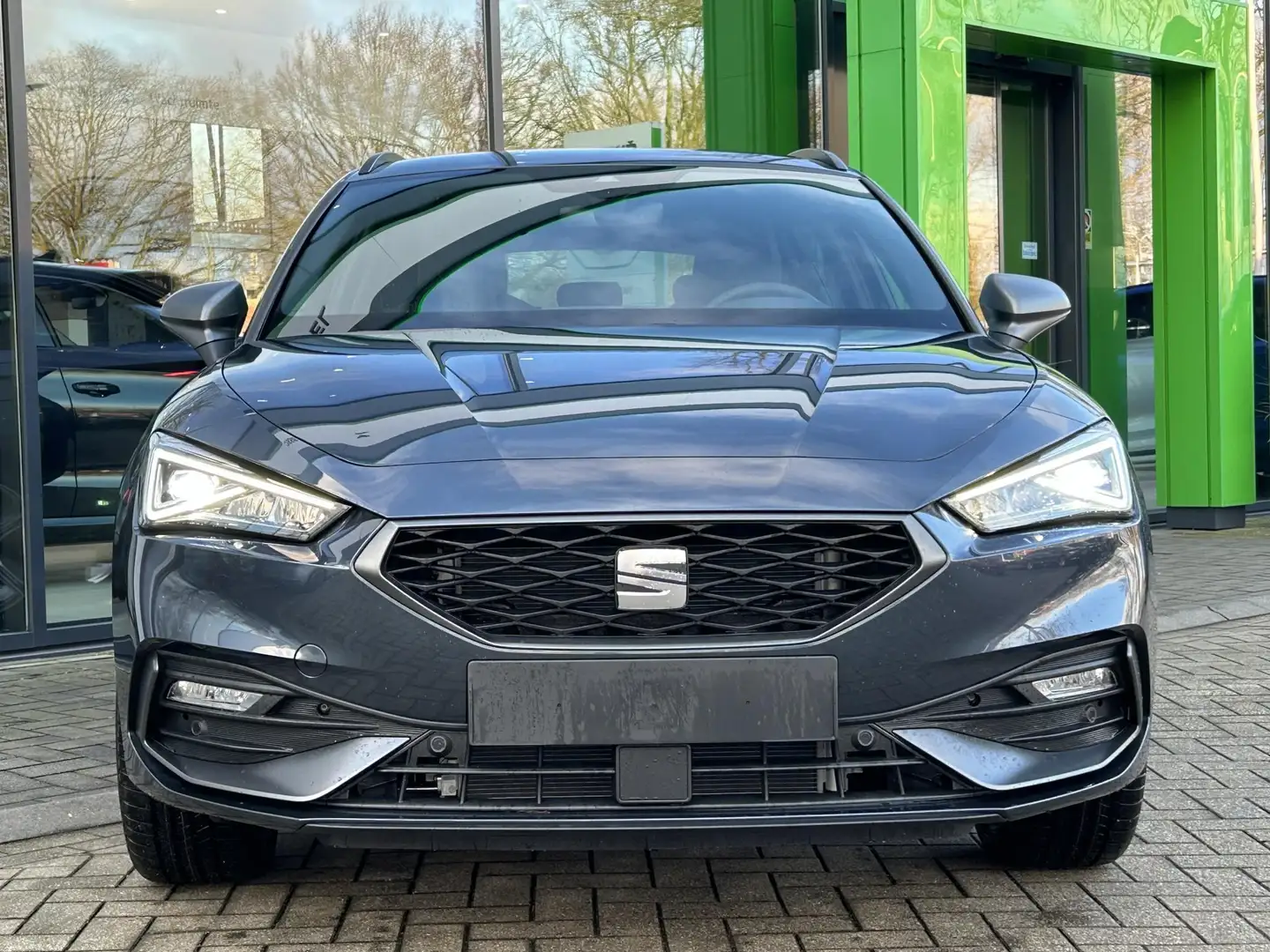 SEAT Leon e-Hybrid Sportstourer 1.5 TSI FR PHEV First Edition 204 PK Gris - 2